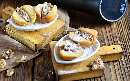 Яблоки с медом и орехами